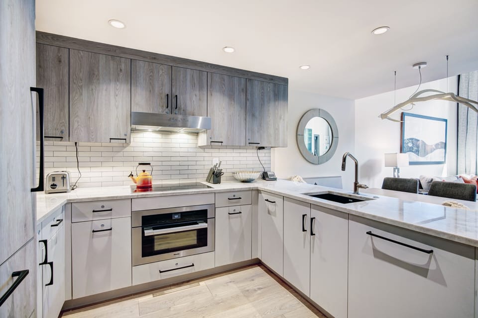 Condo, 3 Bedrooms | Private kitchen | Full-size fridge, microwave, oven, stovetop