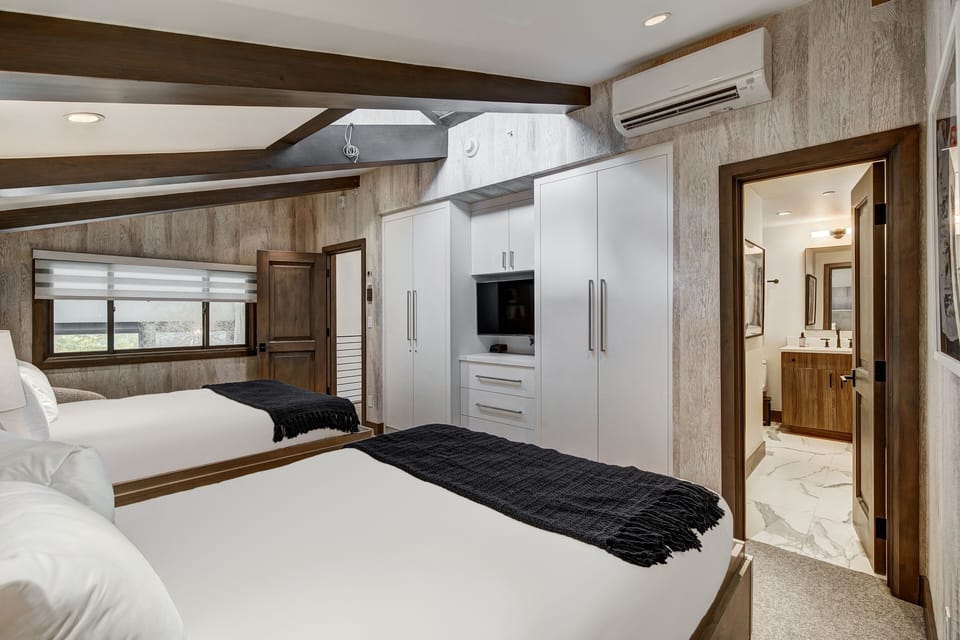 Condo, 3 Bedrooms | 3 bedrooms, free WiFi, bed sheets