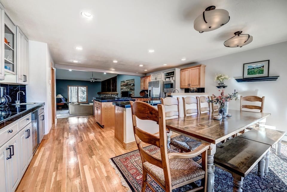 Townhome, 3 Bedrooms | Private kitchen | Microwave, oven, coffee/tea maker, cookware/dishes/utensils