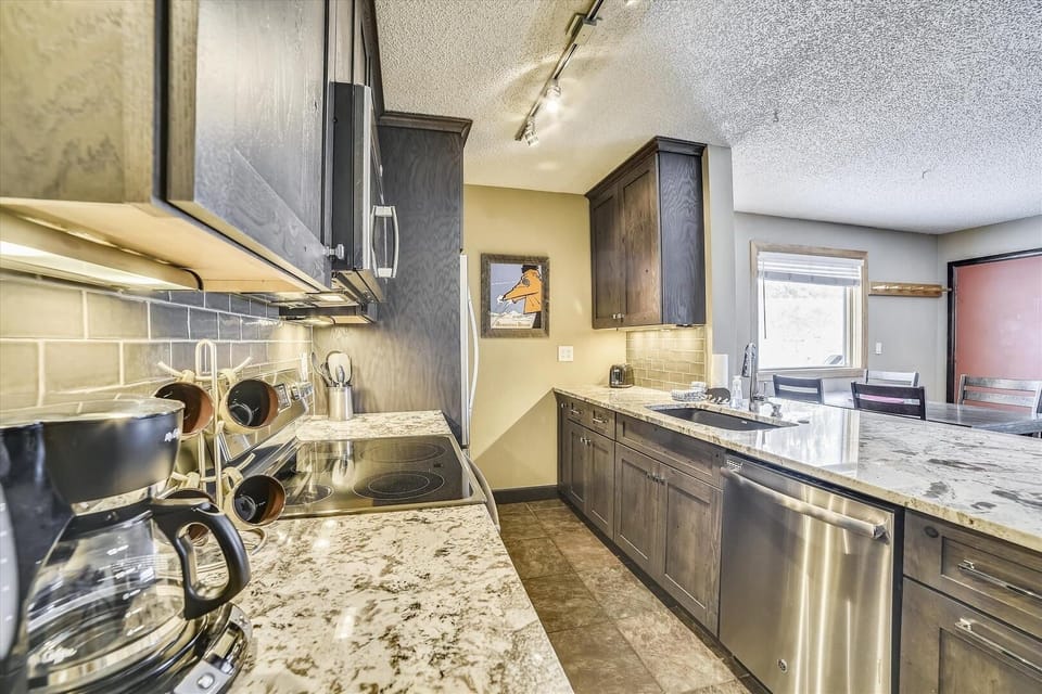Condo, 2 Bedrooms | Private kitchen | Microwave, oven, coffee/tea maker, cookware/dishes/utensils