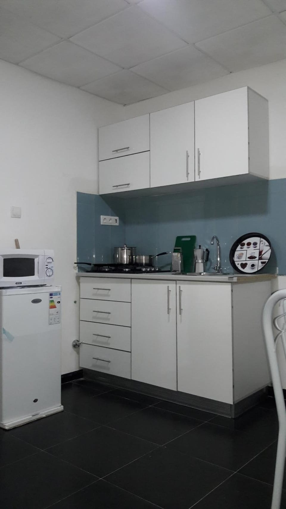 Fridge, microwave, stovetop, cookware/dishes/utensils