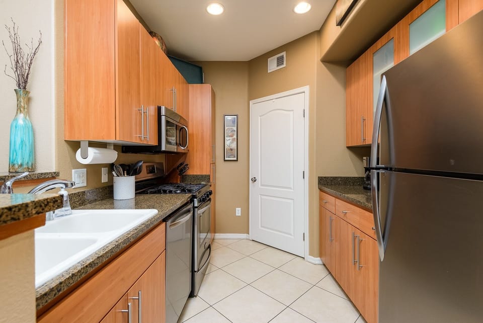 Condo, 2 Bedrooms | Private kitchen | Fridge, oven, coffee/tea maker, toaster