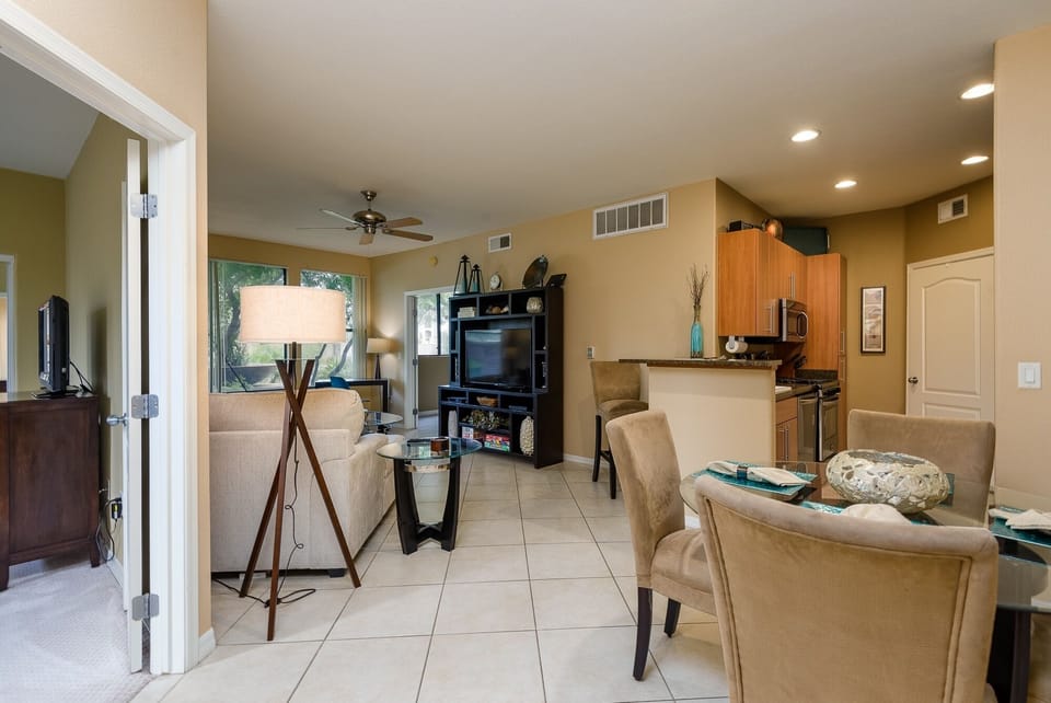 Condo, 2 Bedrooms | Living area