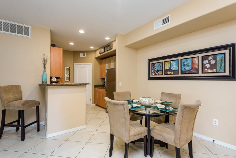 Condo, 2 Bedrooms | Dining