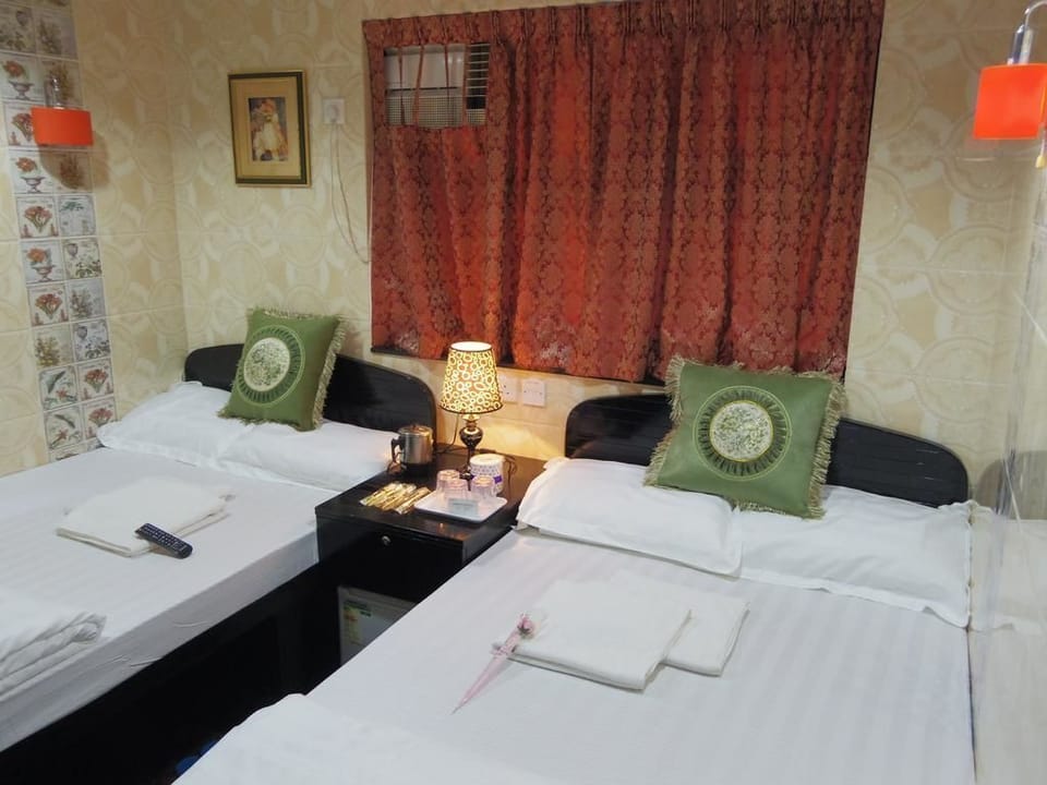 Twin Room | Desk, free WiFi, wheelchair access