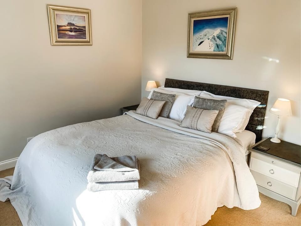 Double Room, Ensuite, Mountain View