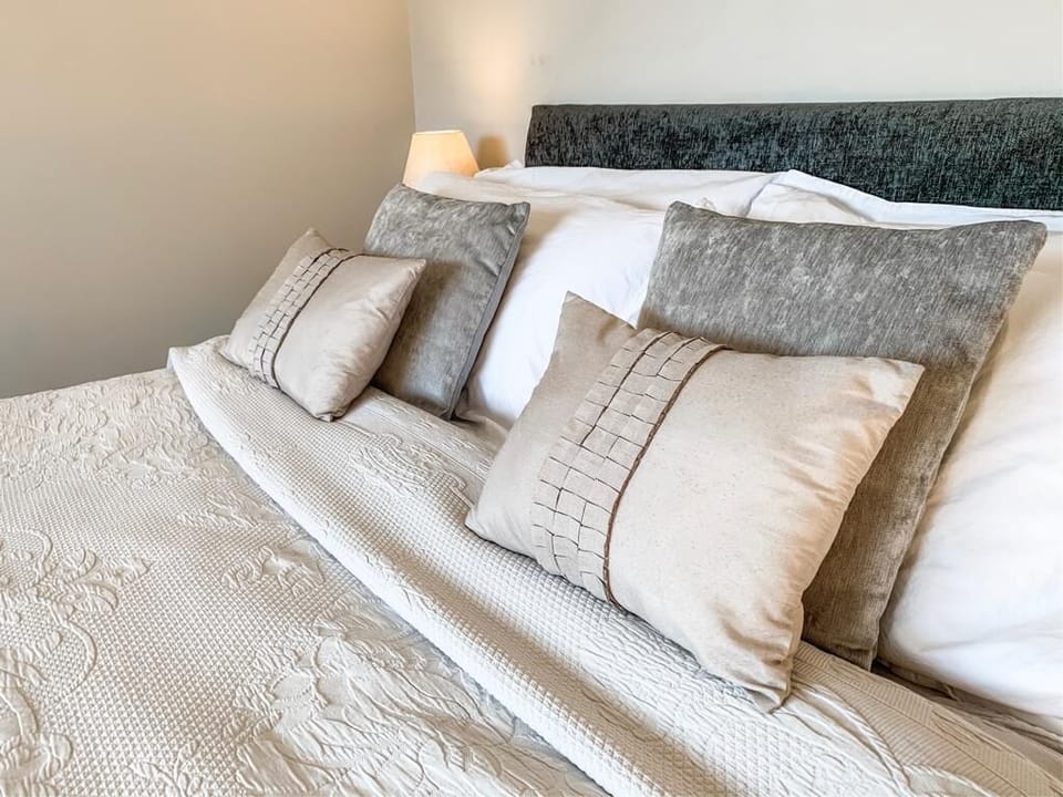 Double Room, Ensuite, Mountain View