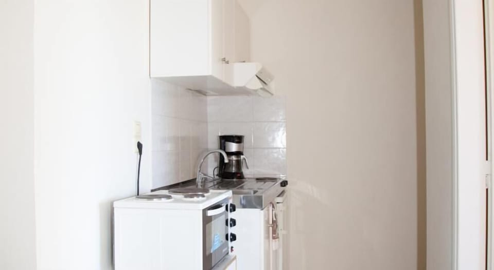 Apartment, 1 Bedroom, Sea View | Private kitchenette | Fridge, stovetop, coffee/tea maker, electric kettle