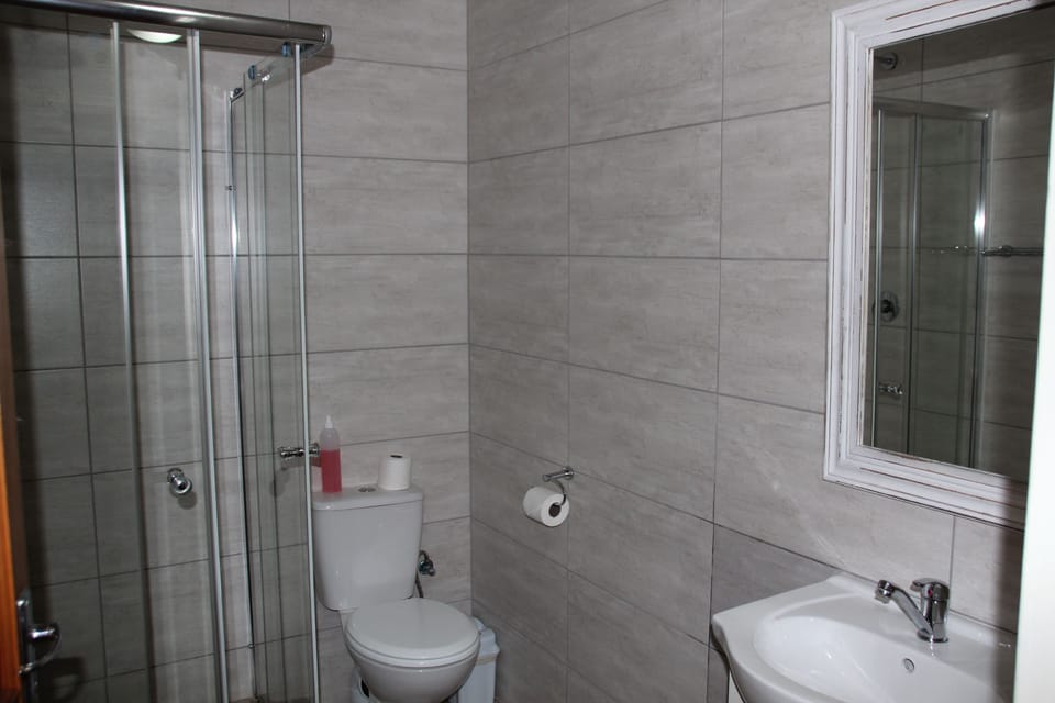 Shower, towels, soap, shampoo