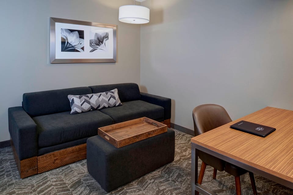 Pillowtop beds, desk, laptop workspace, blackout drapes