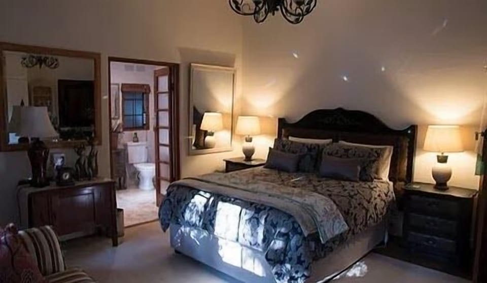 Luxury Suite, 1 Bedroom | Premium bedding, down comforters, pillowtop beds, minibar