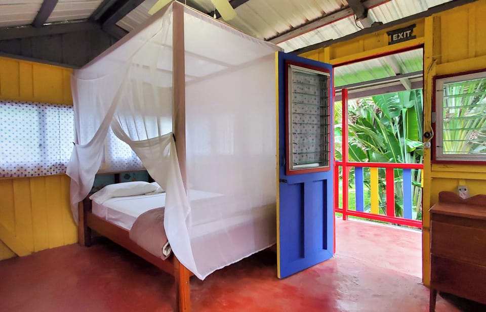 Coco Cabana - Private Ensuite Bathroom & Outdoor Rainwater Shower | Laptop workspace, free WiFi, bed sheets