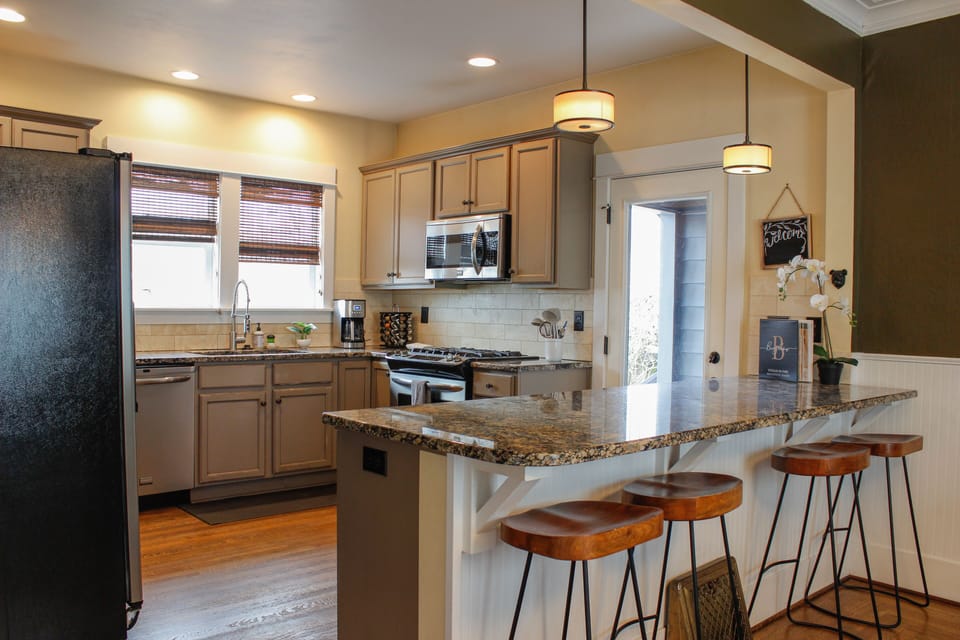 House | Private kitchen | Fridge, microwave, coffee/tea maker, toaster