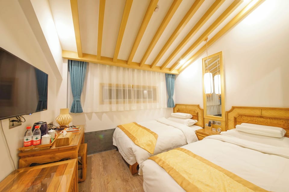 Exclusive Twin Room | Down comforters, blackout drapes, WiFi (free), individually decorated