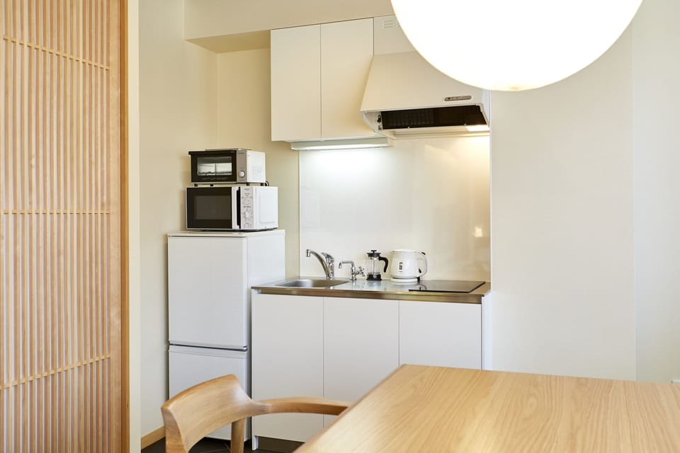 Suite | Private kitchen | Shared fridge, microwave, rice cooker