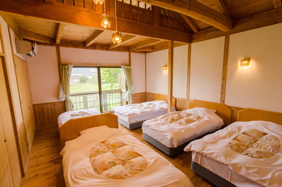 Minibar, in-room safe, WiFi (free), bed sheets