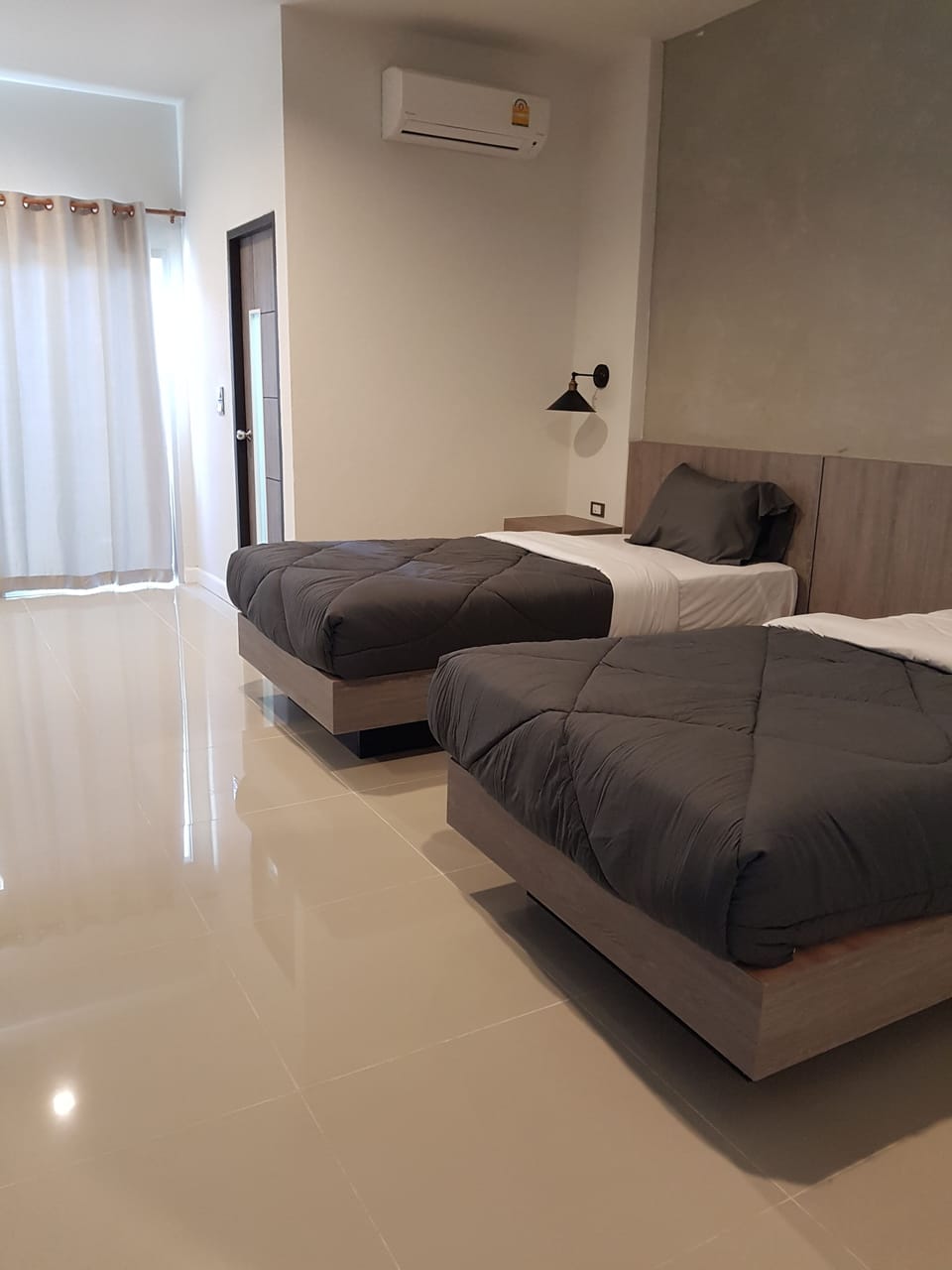 Superior Twin Room | Desk, blackout drapes, free WiFi