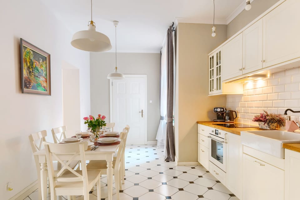 Family Apartment, 2 Bedrooms, Kitchen | Private kitchen | Full-size fridge, oven, stovetop
