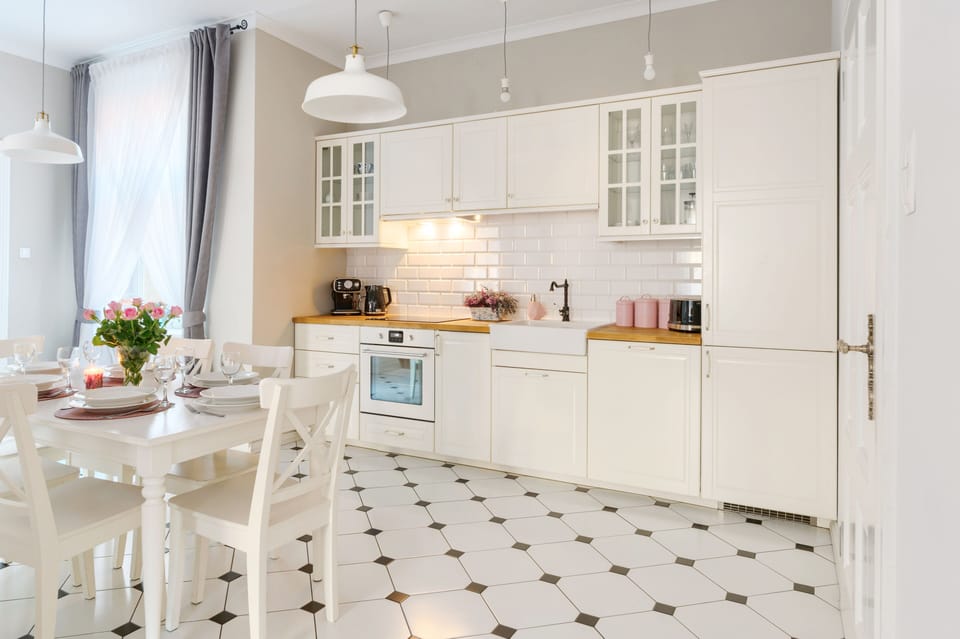 Family Apartment, 2 Bedrooms, Kitchen | Private kitchen | Full-size fridge, oven, stovetop