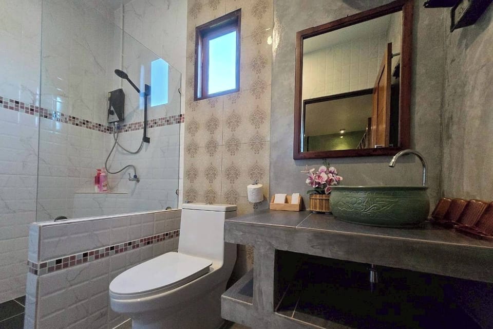 Comfort Room | Bathroom | Free toiletries, hair dryer, towels, soap