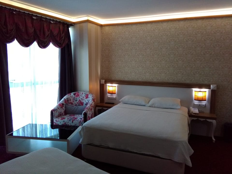 Premium bedding, desk, iron/ironing board, free WiFi