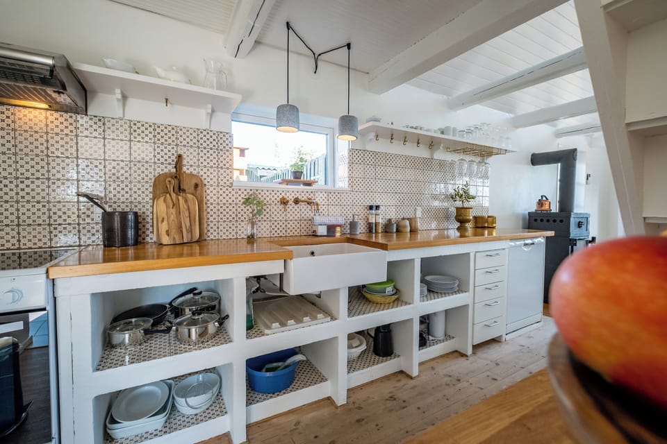 Luxury Cottage | Private kitchen | Fridge, oven, stovetop, electric kettle