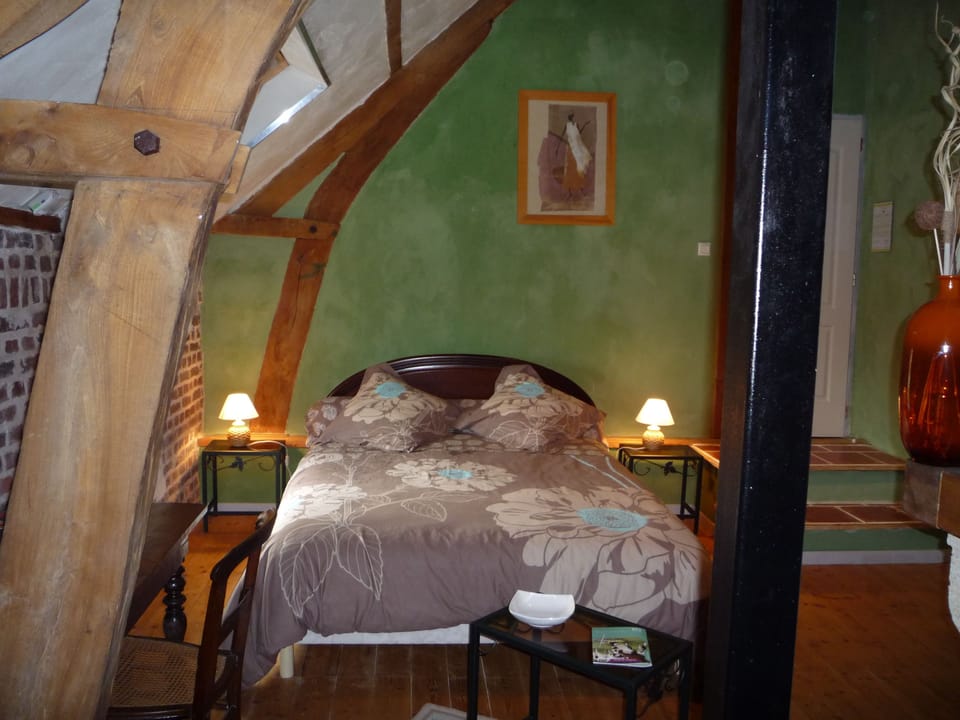 Double Room | Individually decorated, individually furnished, desk, blackout drapes