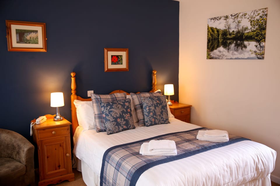 Double Room | Egyptian cotton sheets, premium bedding, desk, blackout drapes
