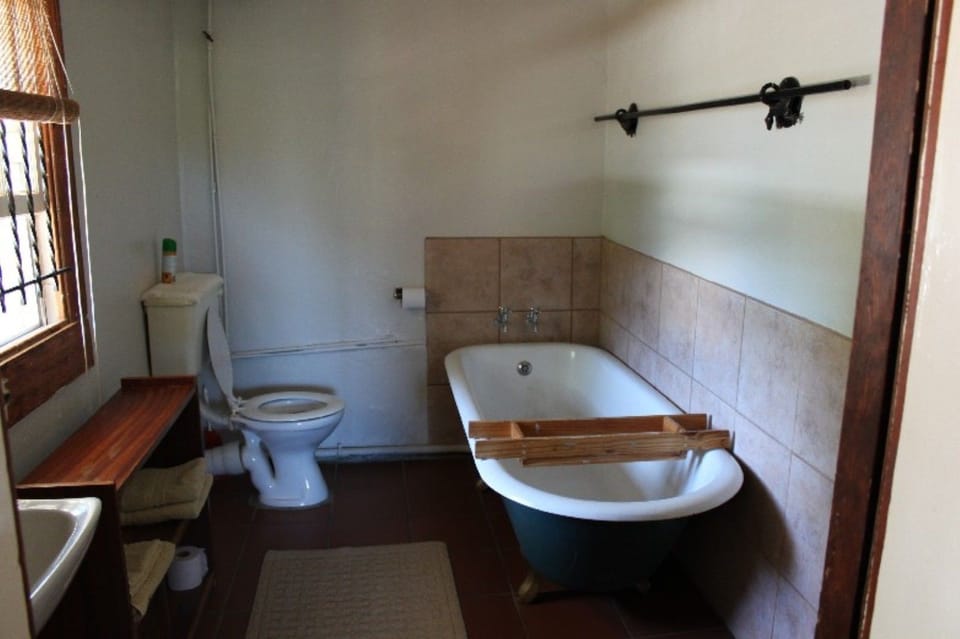 Basic Double Room, 1 Double Bed | Bathroom | Shower, hair dryer, towels