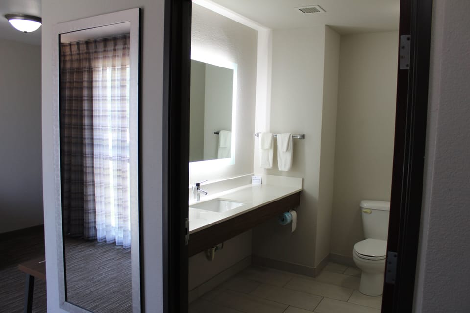 In-room safe, desk, iron/ironing board, cribs/infant beds