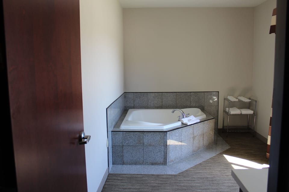 In-room safe, desk, iron/ironing board, cribs/infant beds