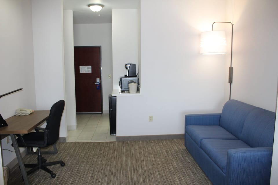 In-room safe, desk, iron/ironing board, cribs/infant beds