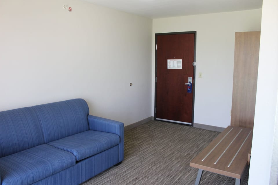 In-room safe, desk, iron/ironing board, cribs/infant beds