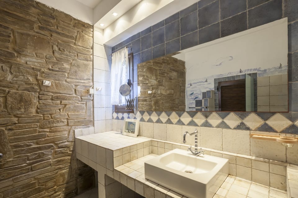 Double or Twin Room | Bathroom | Shower, free toiletries, hair dryer, towels
