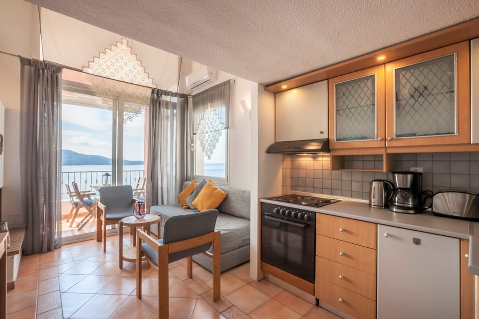 Deluxe Apartment | Private kitchen | Full-size fridge, oven, stovetop, espresso maker