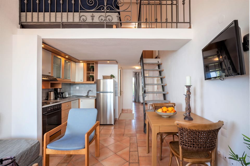 Deluxe Apartment | Private kitchen | Full-size fridge, oven, stovetop, espresso maker