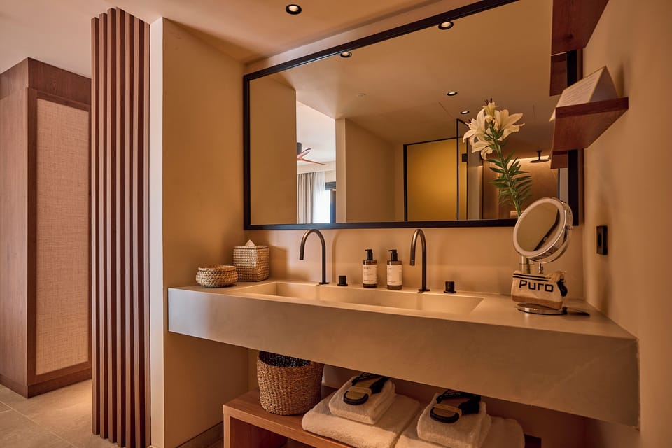 Suite (Purobeach Suite) | Bathroom | Shower, eco-friendly toiletries, bathrobes, slippers