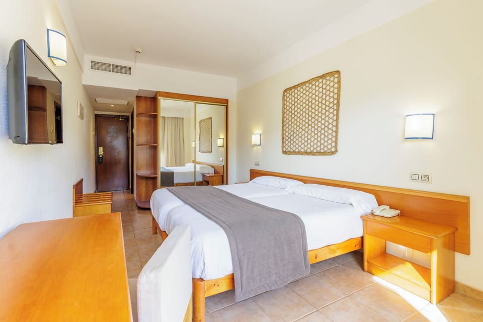 Desk, blackout drapes, free WiFi, bed sheets
