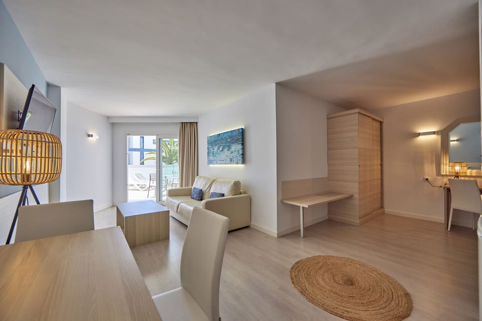 In-room safe, laptop workspace, WiFi (free), bed sheets