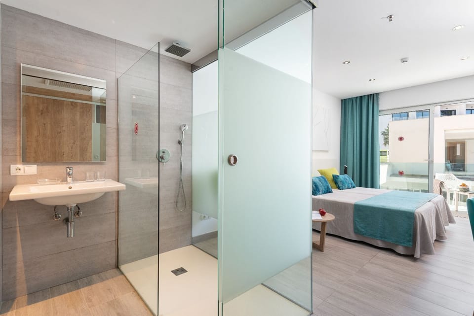 Junior Suite (Adults only) | Desk, WiFi, bed sheets