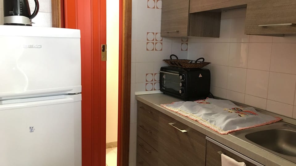 Apartment, 1 Bedroom, Patio | Private kitchen | Full-size fridge, highchair, cookware/dishes/utensils