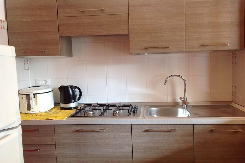 Apartment, 1 Bedroom, Patio | Private kitchen | Full-size fridge, highchair, cookware/dishes/utensils