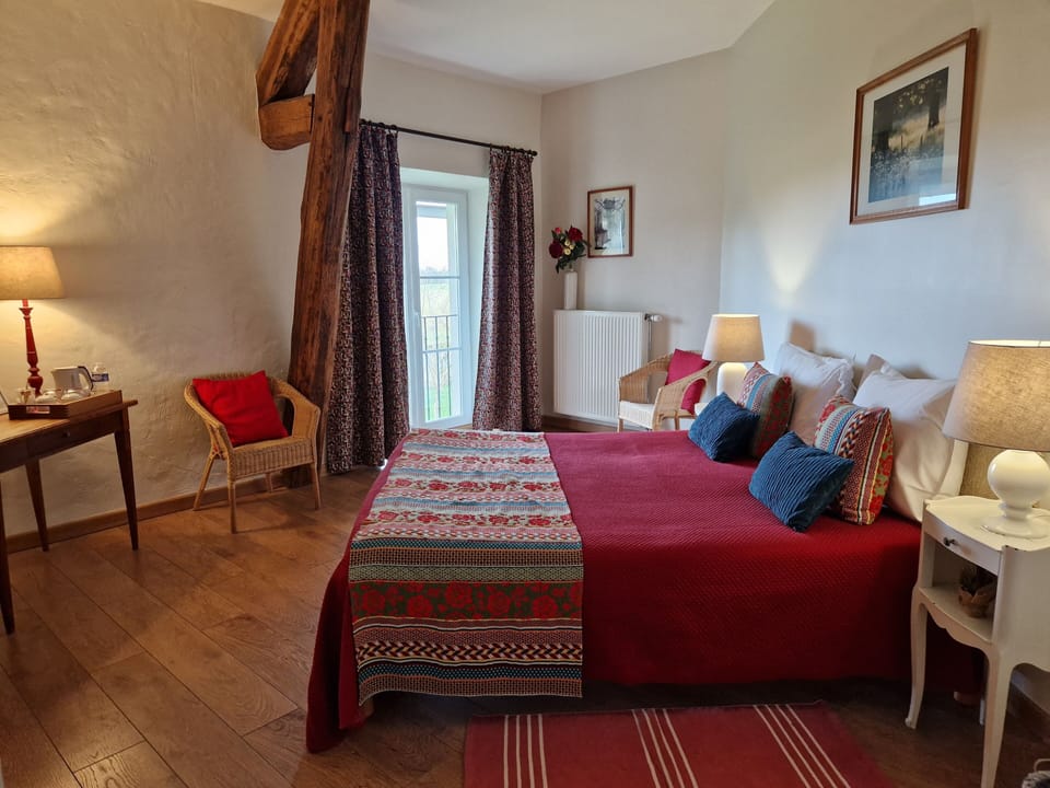 Comfort Double Room | Premium bedding, individually decorated, individually furnished, desk
