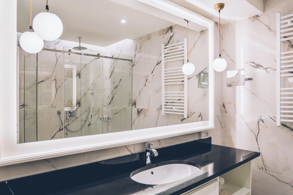 Premium Suite (Smecchia) | Bathroom | Shower, eco-friendly toiletries, hair dryer, bathrobes