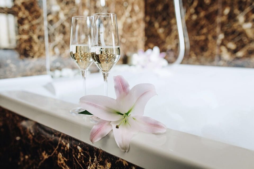 St Mark suite | Bathroom | Shower, rainfall showerhead, free toiletries, hair dryer