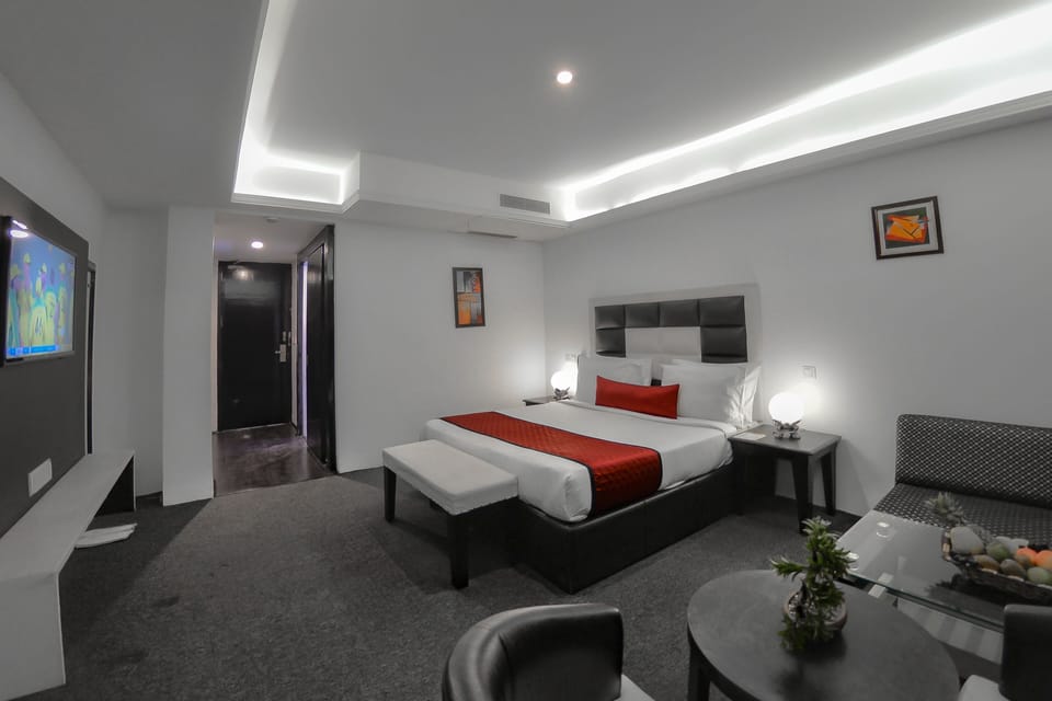 Executive Room | Premium bedding, minibar, desk, soundproofing