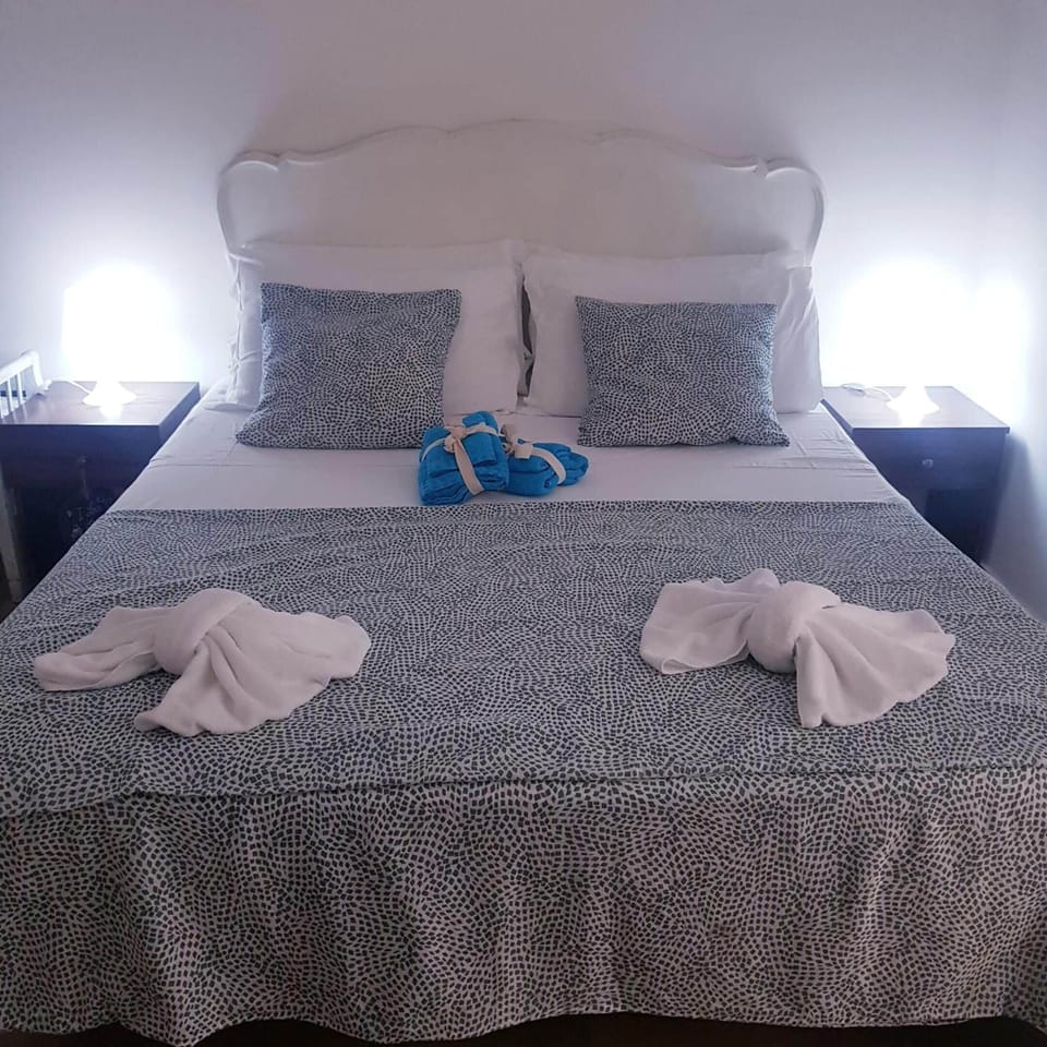 Premium bedding, desk, blackout drapes, soundproofing