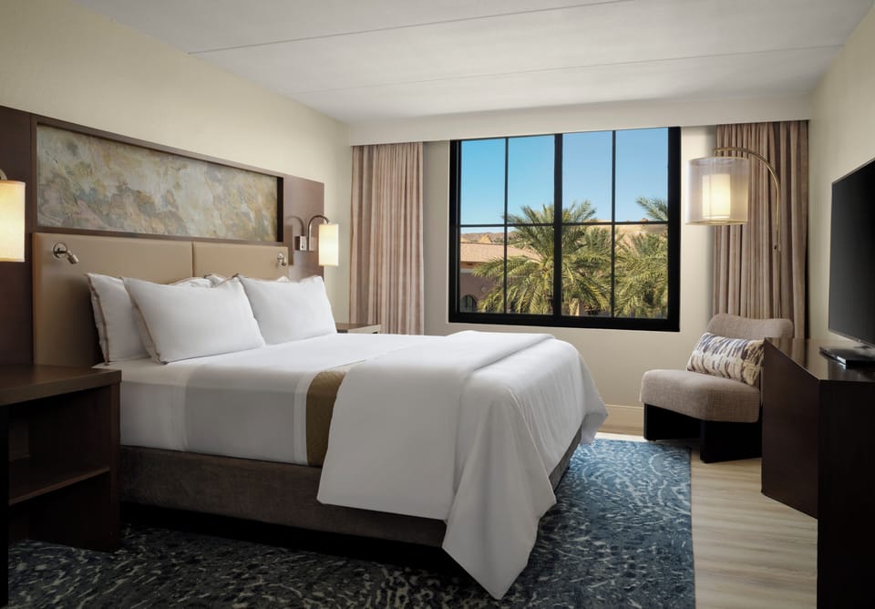 Room, 1 King Bed, Pool View (Mobility Accessible, Roll-In Shower) | Premium bedding, in-room safe, desk, blackout drapes