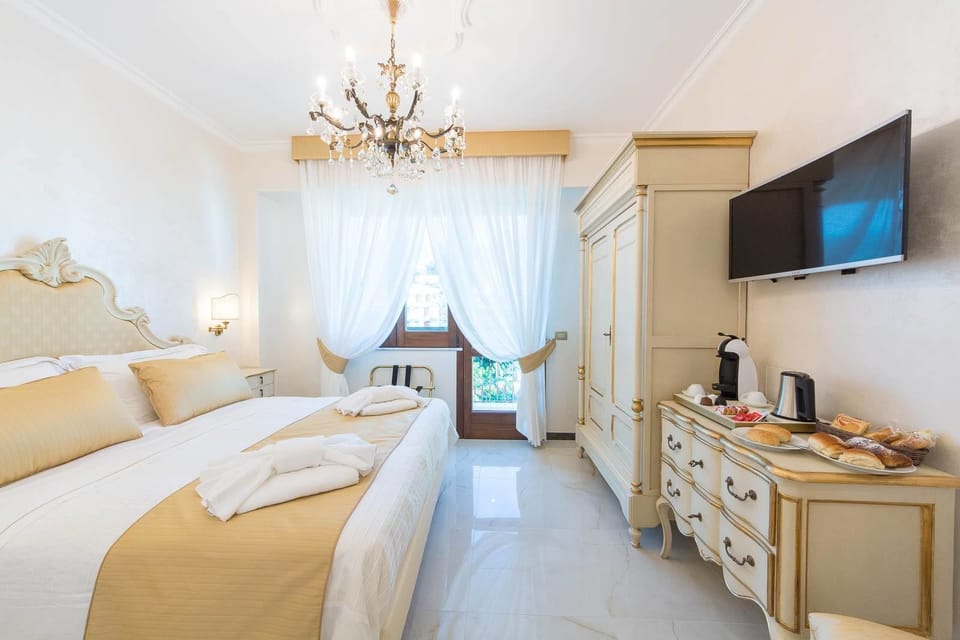 Superior Double Room, Balcony, Sea View | 1 bedroom, premium bedding, minibar, in-room safe