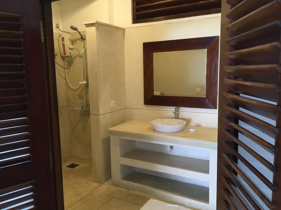 Shower, towels